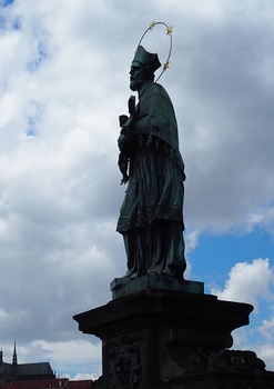 聖ヤン・ネポムツキー像（カレル橋）.jpg